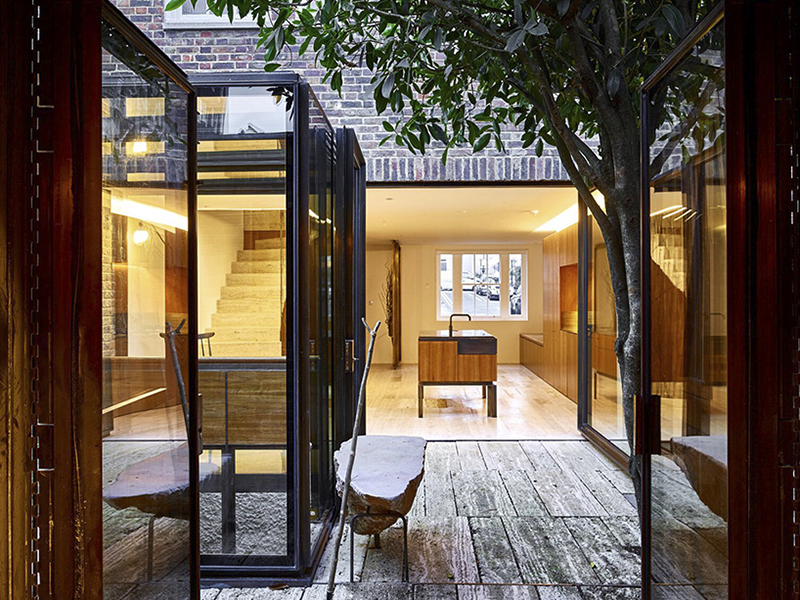 Groupwork + Amin Taha làm mới căn hộ tại London với diện mạo độc đáo