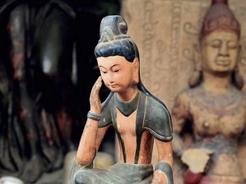 Trong thế giới của gốm: Dạo “chợ Kiều” xem gốm sứ cổ - kim