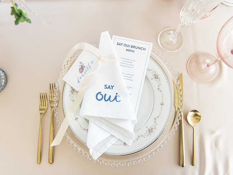 Các bí quyết sắp xếp bàn tiệc đúng chuẩn cho mùa lễ hội