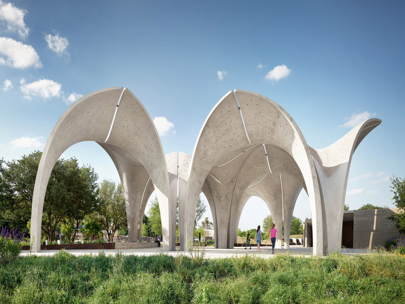 Mái vòm "cánh hoa" đầy duyên dáng ở công viên Confluence