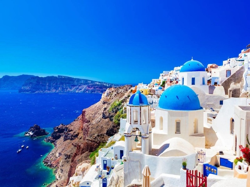 Kiến trúc Santorini- phong cách Cycladic độc đáo với sự hoà quyện của tường trắng, mái vòm xanh