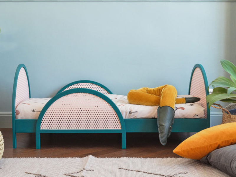 Homelabdesign và chiếc giường trẻ em đầy chở che