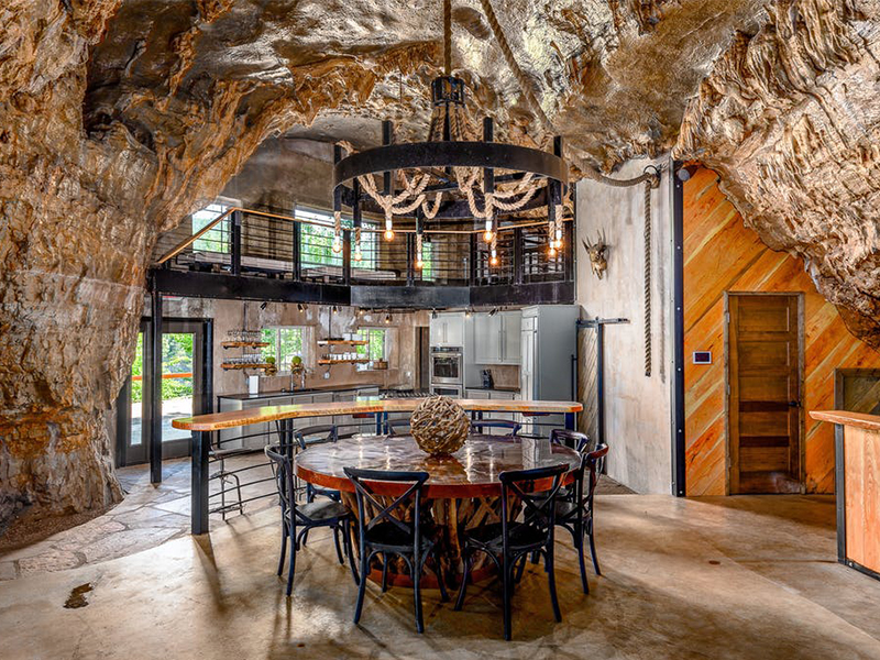 Tìm về hoang sơ với khách sạn hang động