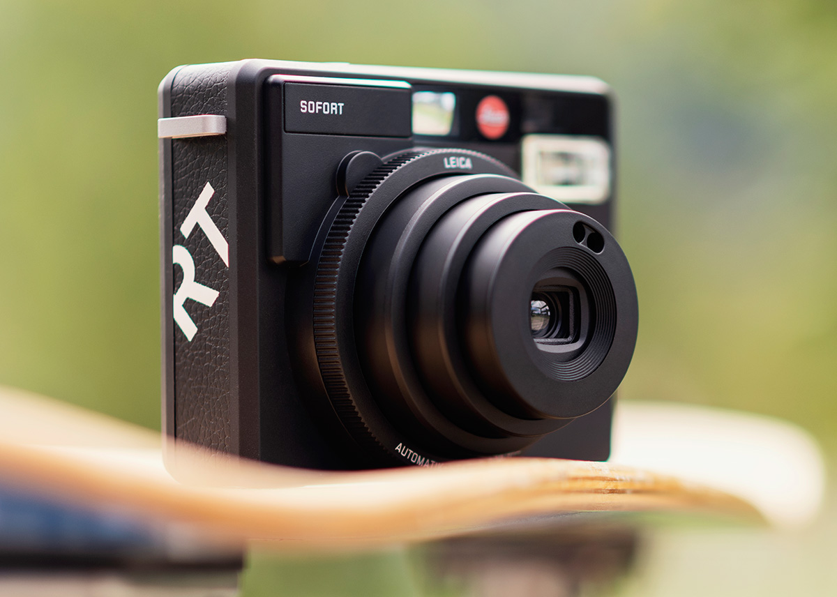 Máy ảnh Leica-Sofort-Black-camera-trends-elledecoration vn2