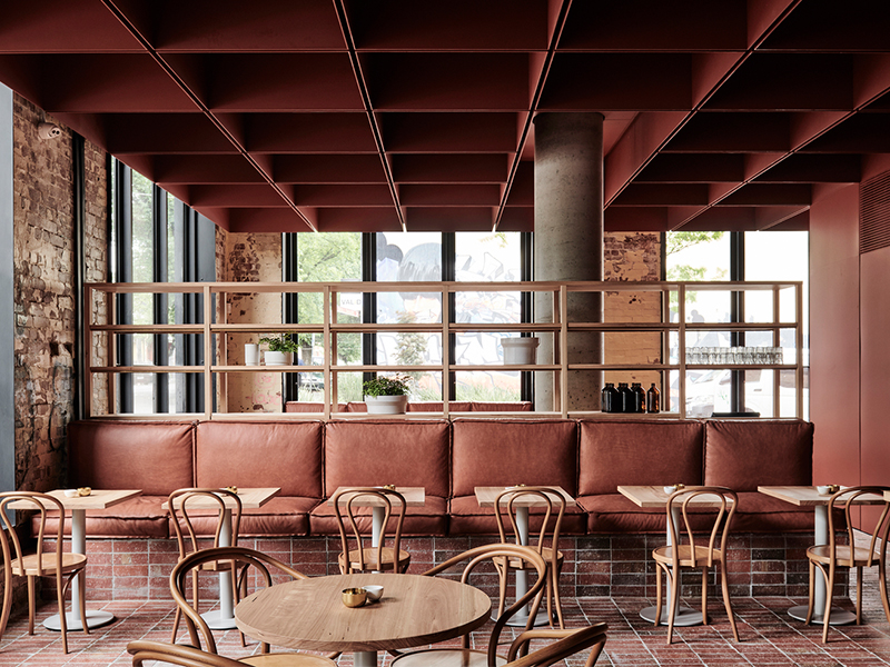 Chất trầm tĩnh trong sắc đỏ của Bentwood cafe