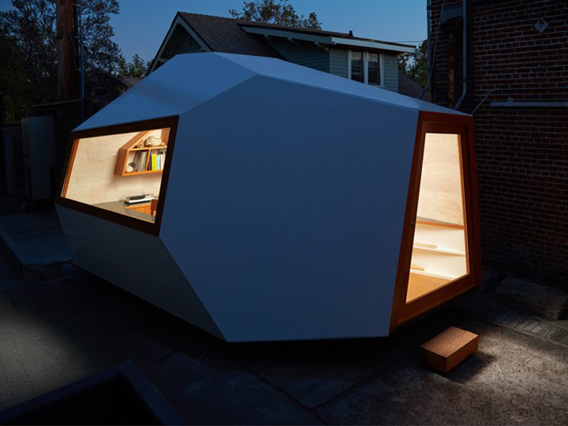 Lighthouse - "Ngọn hải đăng" giữa phố thị