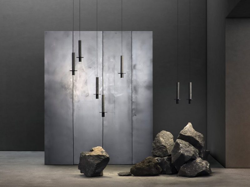 Đèn trang trí Meta - sự kết hợp chất liệu kịch tính của đá núi lửa và kim loại sáng bóng