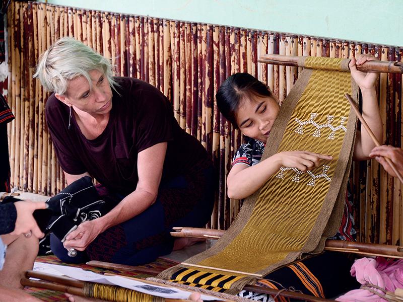 Ava và nét Cơ Tu trong thời trang cao cấp