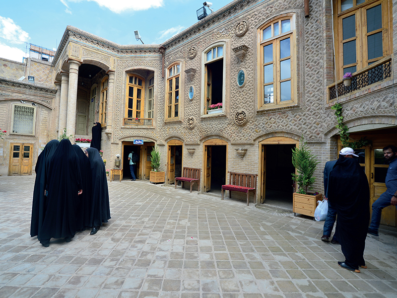 Mashhad - Nẻo tìm về của những kẻ tình si