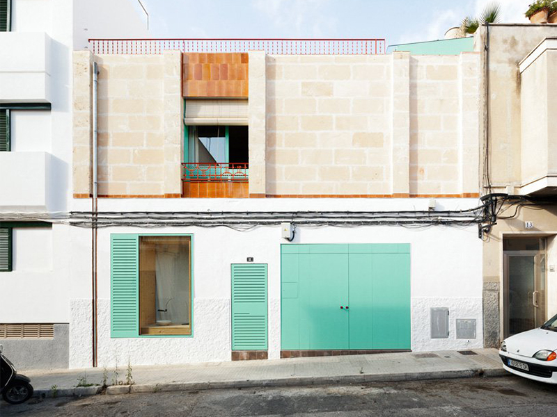 Mallorca House - Mở rộng diện tích nhà ở bằng hệ thống ván ép