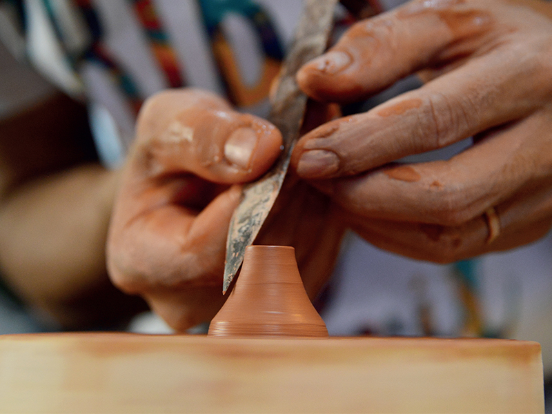 Trần Tú Quỳnh và những chiếc ấm đất