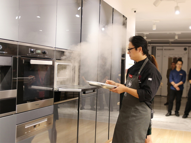 Luke Nguyễn hợp tác cùng Rita Võ mang đến cho khách hàng trải nghiệm độc đáo với thiết bị bếp hàng đầu thế giới Miele
