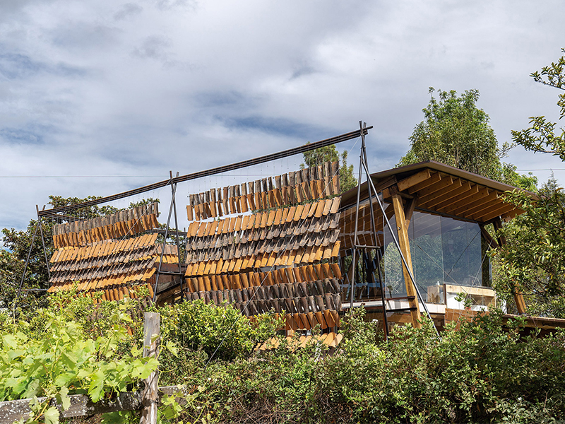 Ngôi nhà của những viên gạch bay