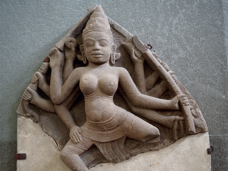 Nhan sắc trên nền đá ngàn năm