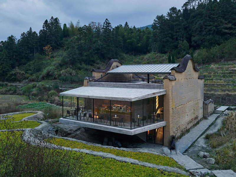 Nhà sách trên cánh đồng đẹp ngẩn ngơ