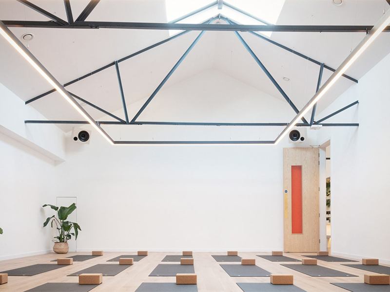 The Space Between - Lớp yoga đương đại