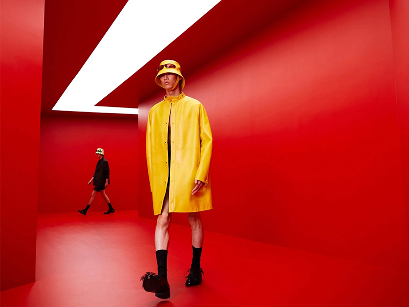 Red Tunnel by AMO - Sàn diễn độc đáo của Prada