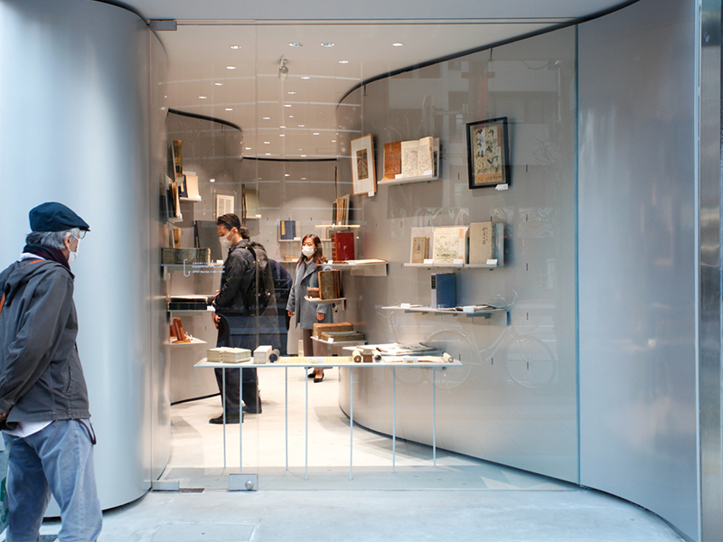 Tái sinh nhà sách cũ