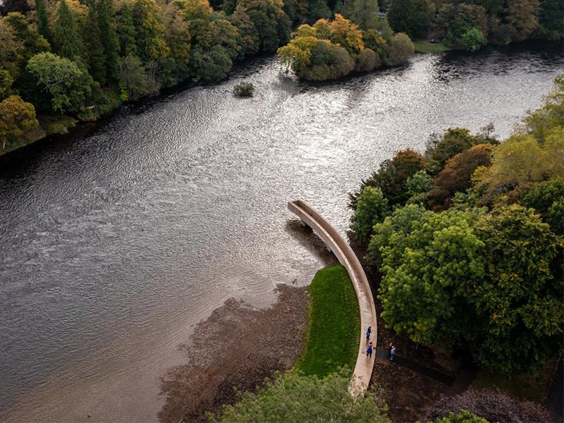 The Gathering Place - Đường cong kết nối