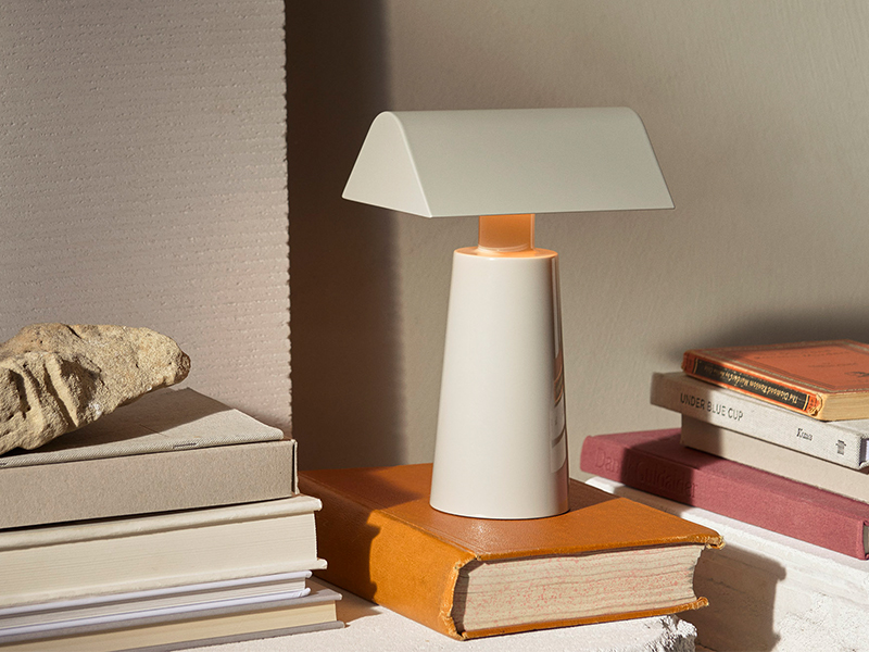 Đèn bàn Caret - Cảm hứng từ thư viện truyền thống