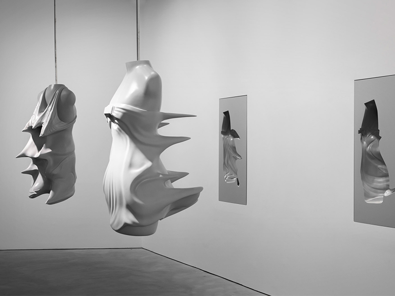 Hussein Chalayan: Archipelago - Biểu tượng cá nhân của Chalayan