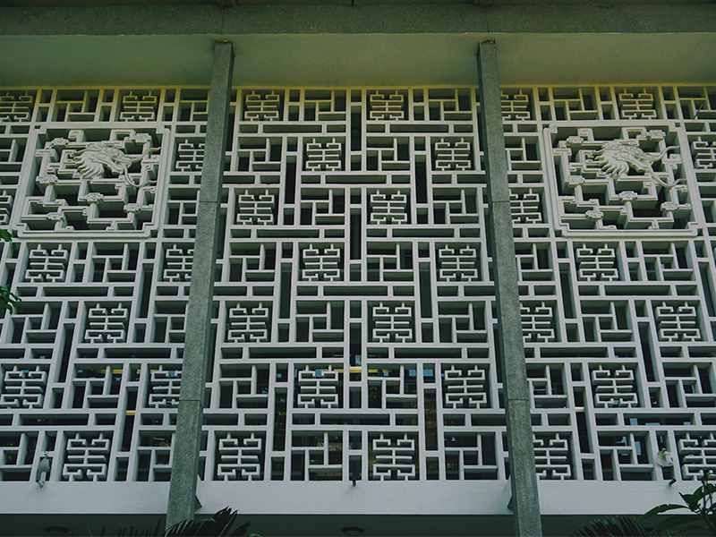 Phương Đông qua chiếc gương soi