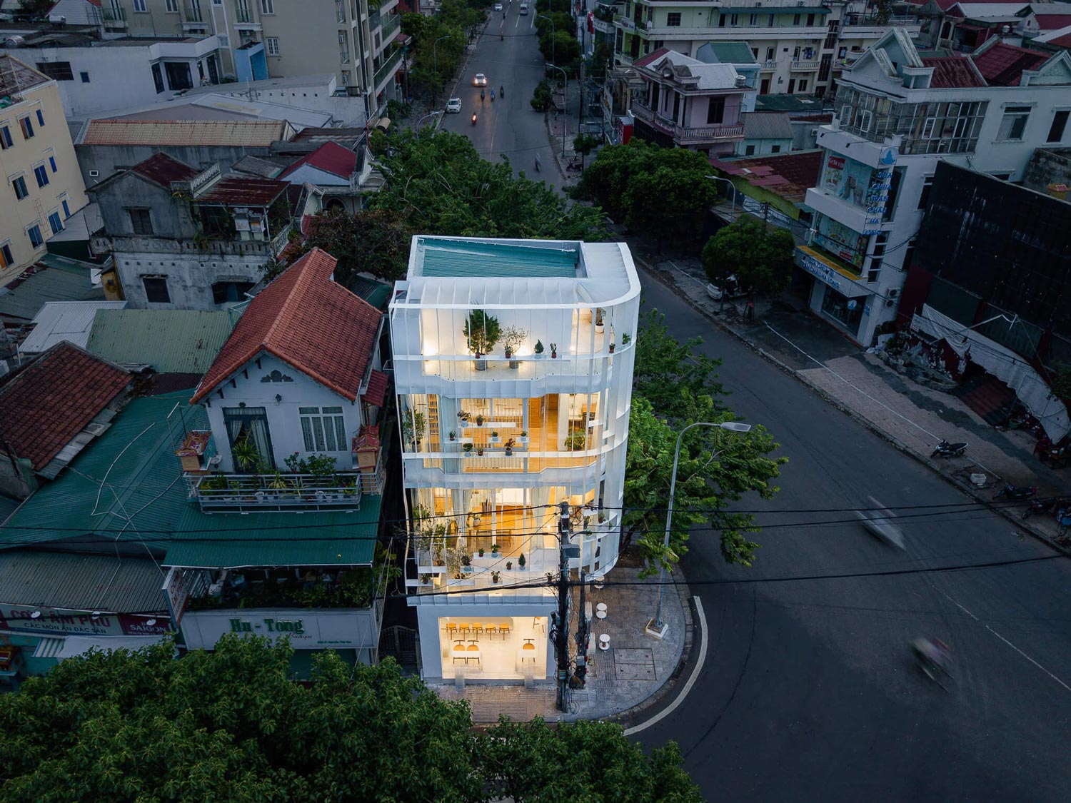 Nhà Tiam 4