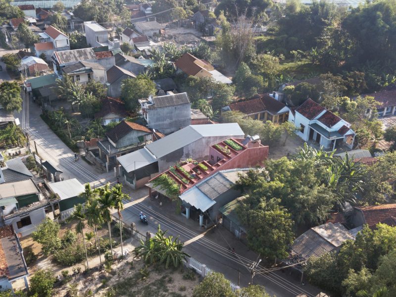 Nhà mái đỏ - "Dự án Kiến trúc của năm" do Dezeen (Anh) bình chọn