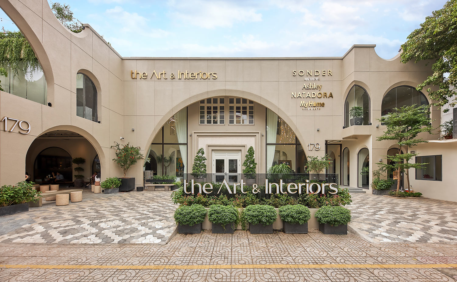 The Art & Interiors_1