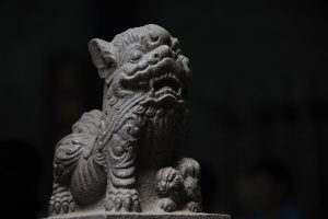 Điêu khắc đá người Hoa sư tử hội quán Tuệ Thành