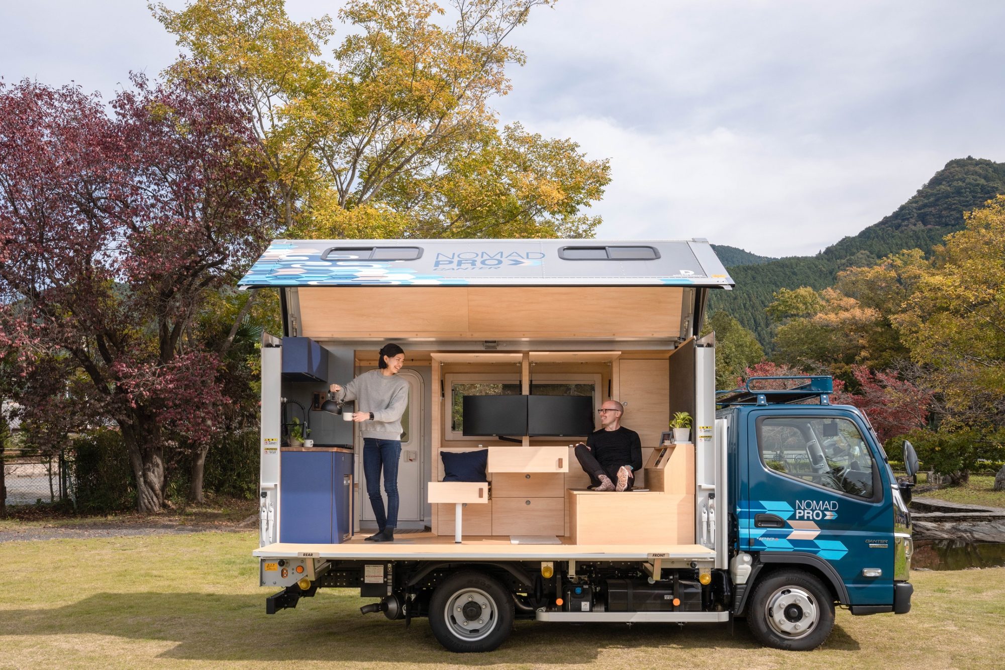 xu huong living NOMADPro CANTER Mitsubishi