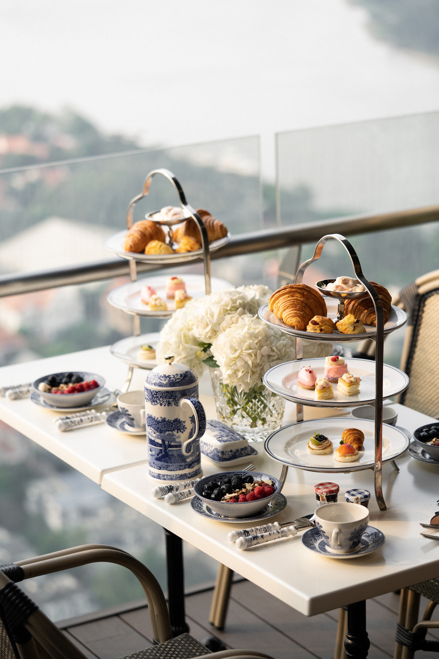 Giao thoa văn hóa và ẩm thực trên bàn tiệc afternoon tea