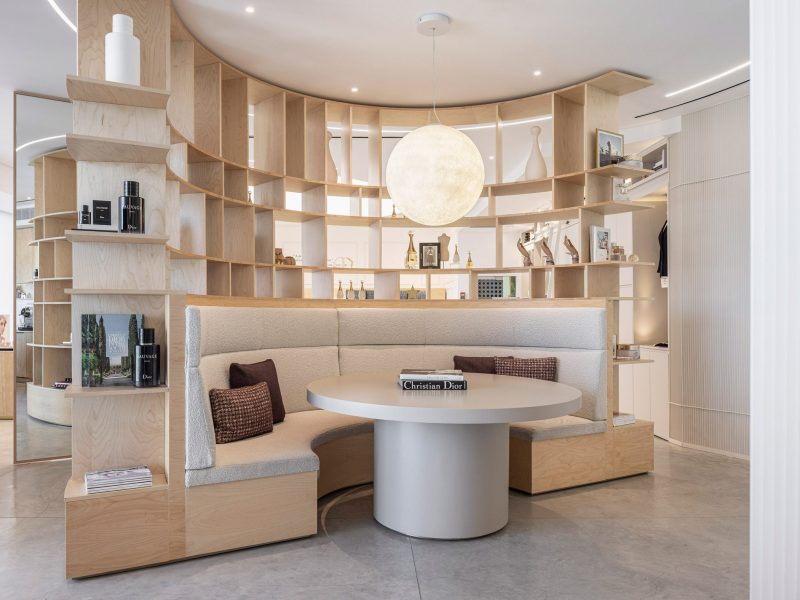 Không gian ấm cúng tại showroom mới của Dior tại Tel Aviv