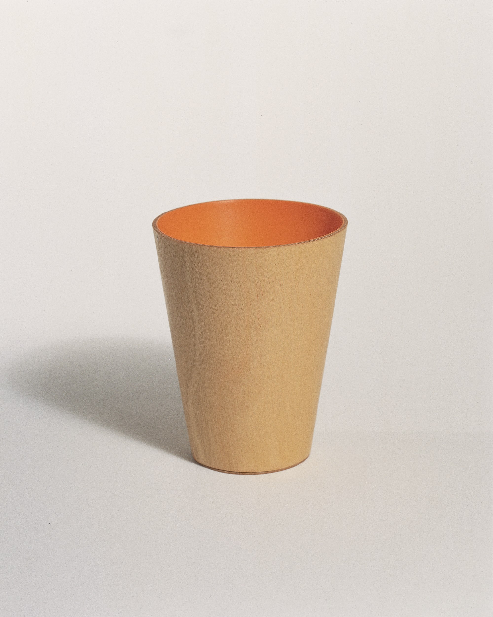 thiet ke den anh sang Michael Anastassiades message cup