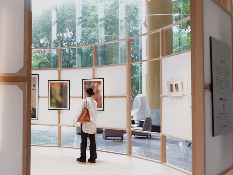 Thưởng thức nghệ thuật trong không gian "The Circle"