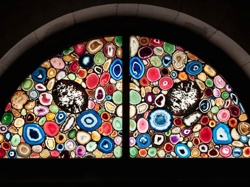 Những ô cửa kính màu nghệ thuật dưới góc nhìn đương đại