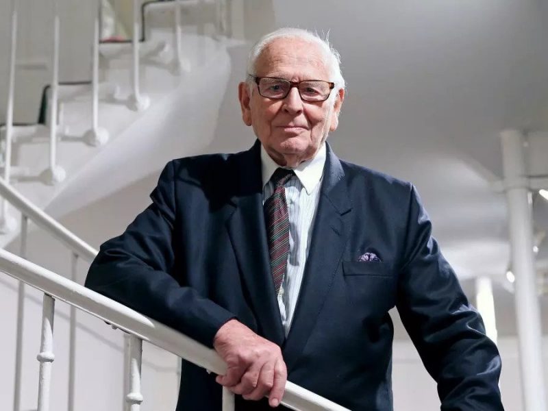 Thiên hướng vũ trụ trong di sản của Pierre Cardin