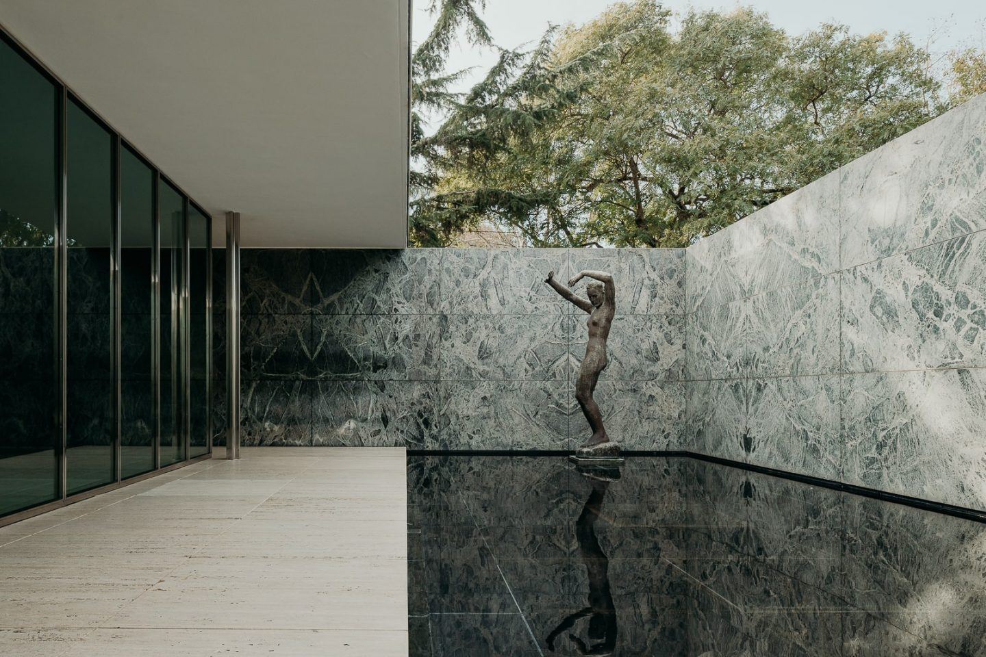 Barcelona Pavilion Ludwig Mies van der Rohe Lilly Reich expo 1929 kien truc
