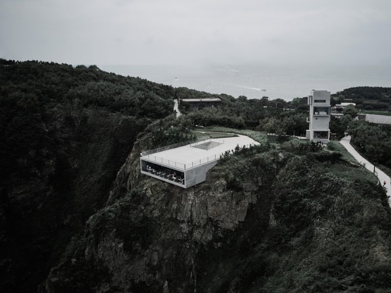 Hình khối kiến trúc tối giản hòa mình vào thiên nhiên