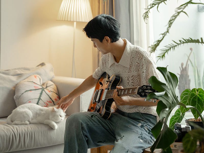 Không gian sống của người nghệ sĩ trẻ - Nốt nhạc bình yên