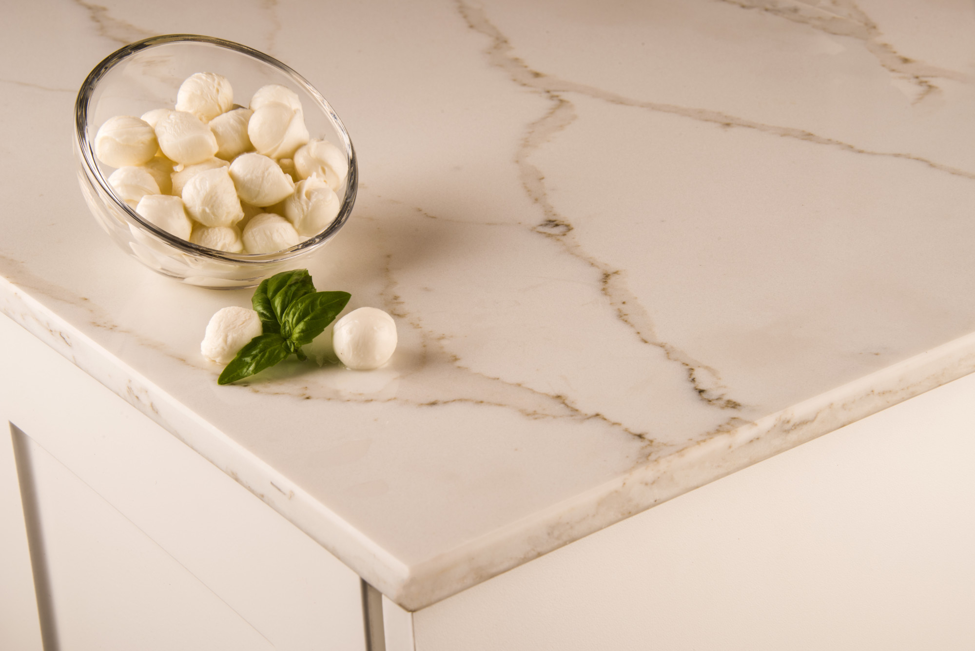vat lieu nha bep thach anh quartz granite