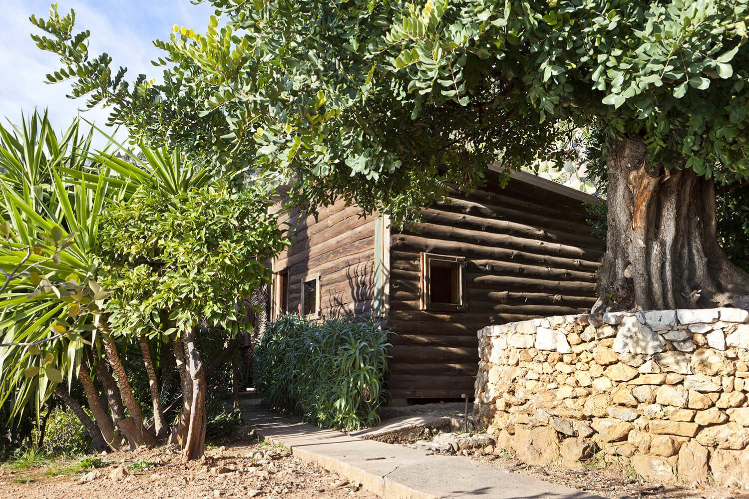 cabin nha go le corbusier cabanon