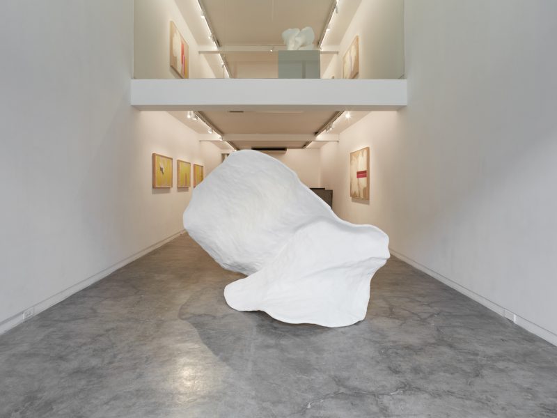 Triển lãm WHITE BLANK: Đánh dấu chặng đường nghệ thuật của Trần Nữ Yên Khê