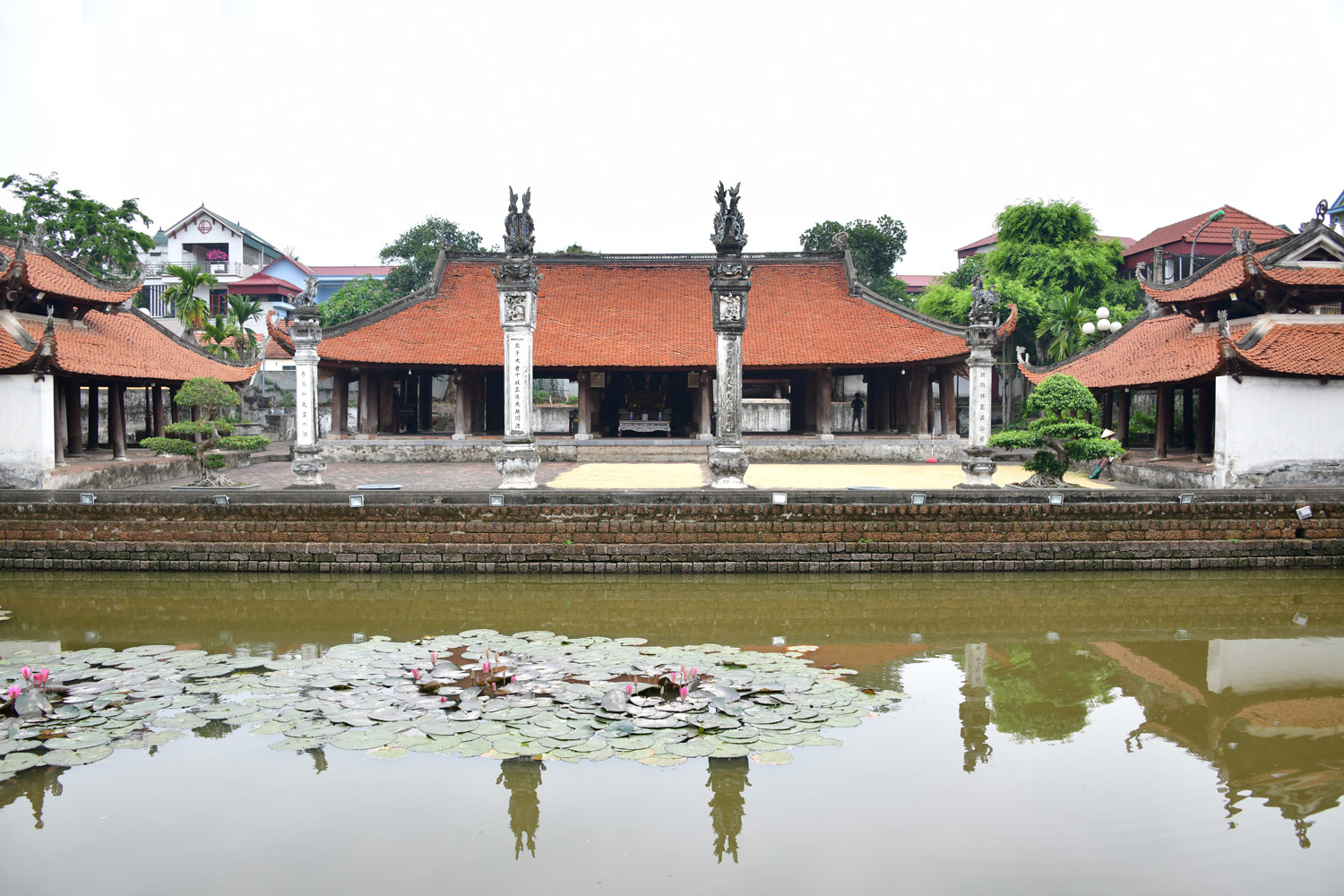 Nghi môn và đại đình ở Tây Đằng