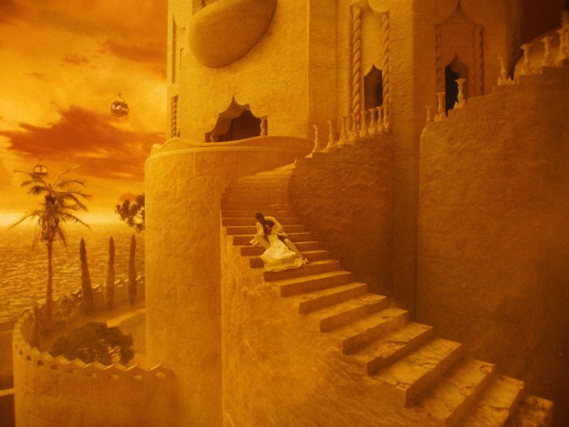 Khám phá thiết kế bối cảnh siêu thực trong phim Poor Things