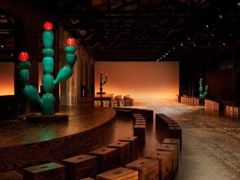 Sàn diễn Bottega Veneta thu/đông 2024: Bền bỉ và hy vọng