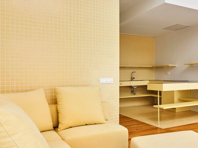 Căn hộ gác lửng ở Barcelona: Màu của ban mai