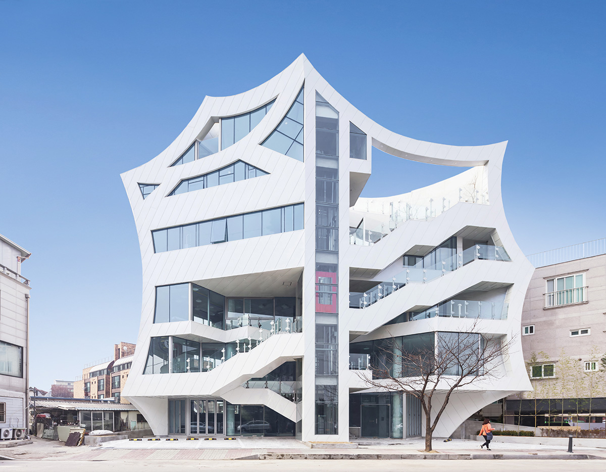 Iroje KHM Architects kien truc pop art