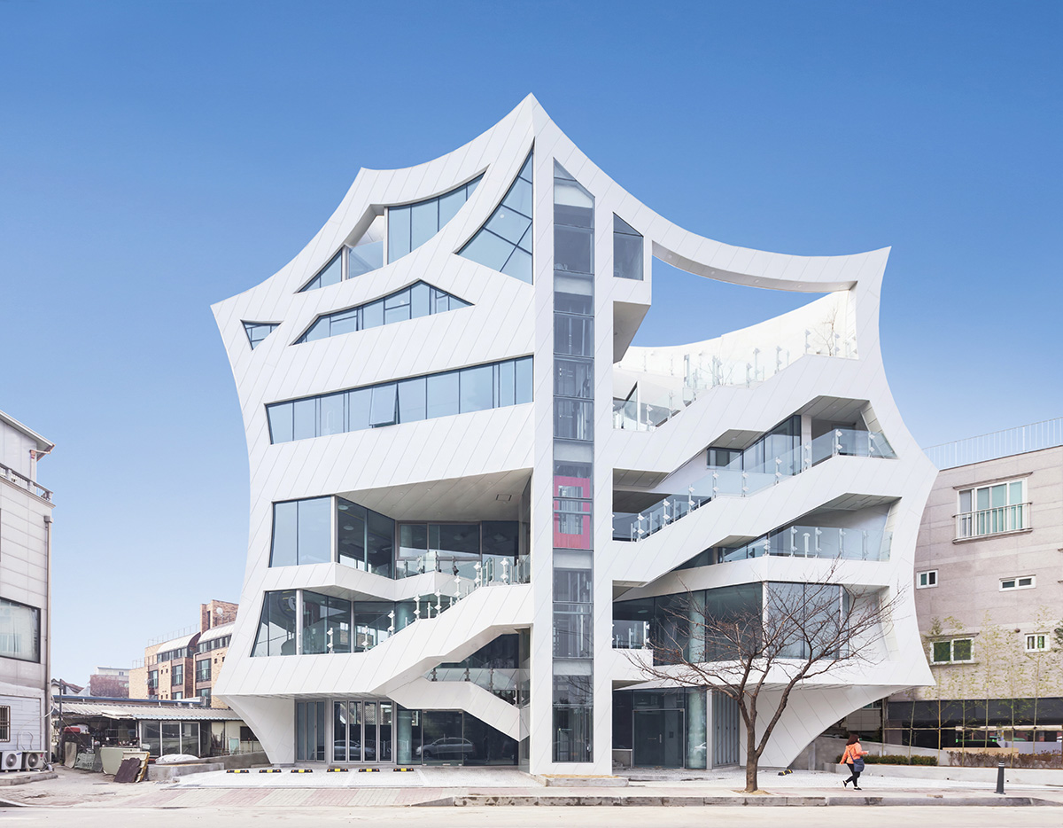 Iroje KHM Architects kien truc pop art