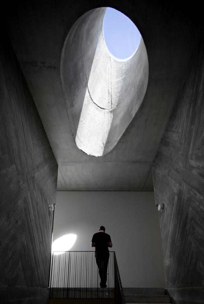 anh sang kien truc brutalism